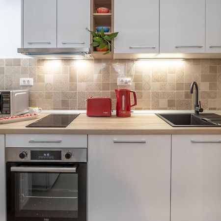 Two-Bedroom Apartment In The Centre Makarska Exterior foto