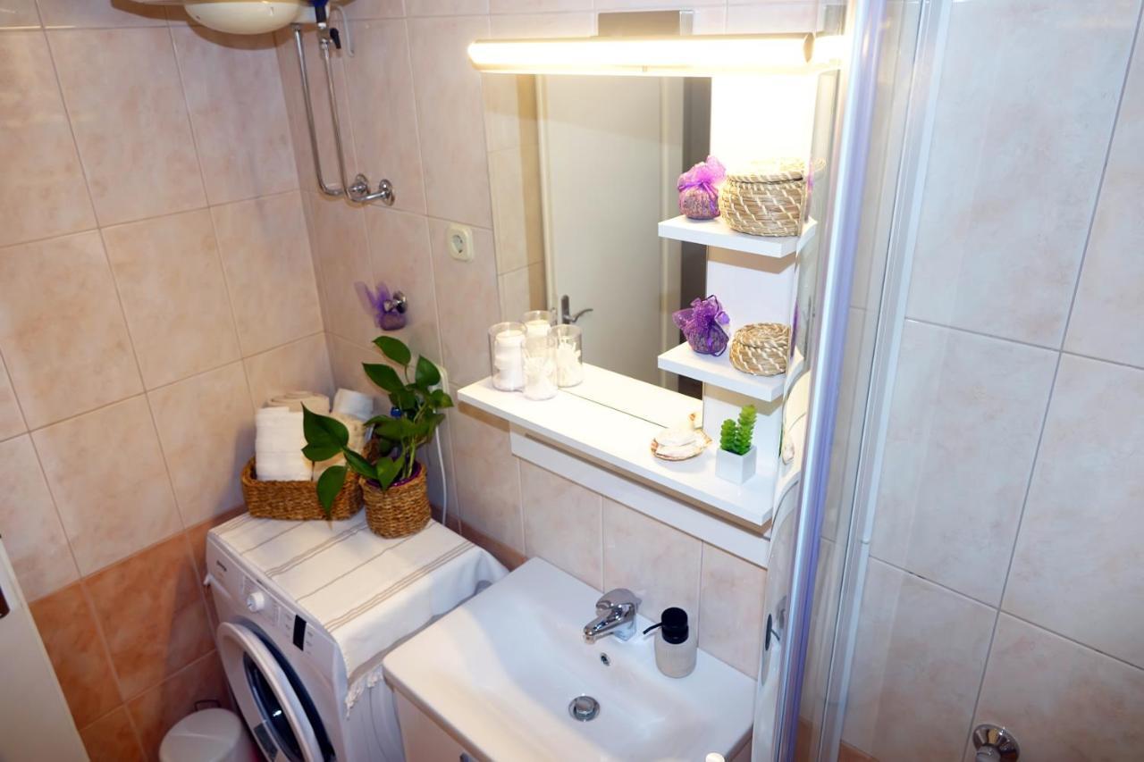 Two-Bedroom Apartment In The Centre Makarska Exterior foto