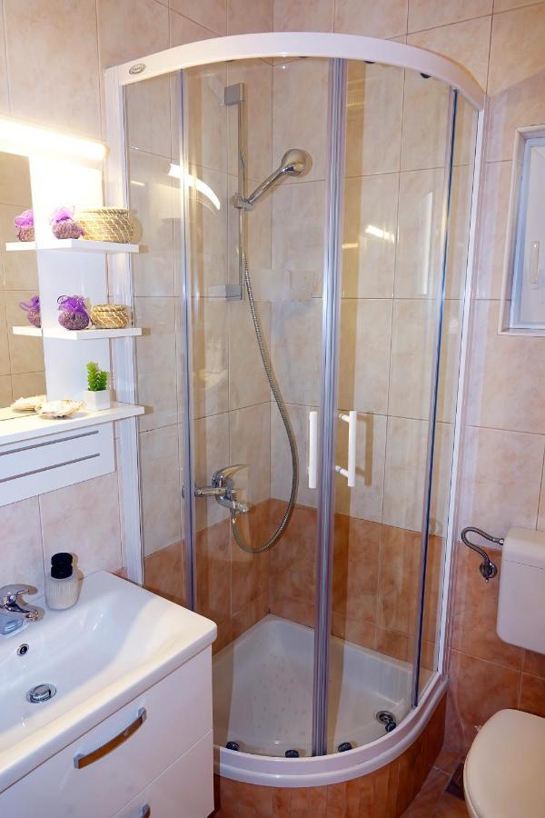 Two-Bedroom Apartment In The Centre Makarska Exterior foto
