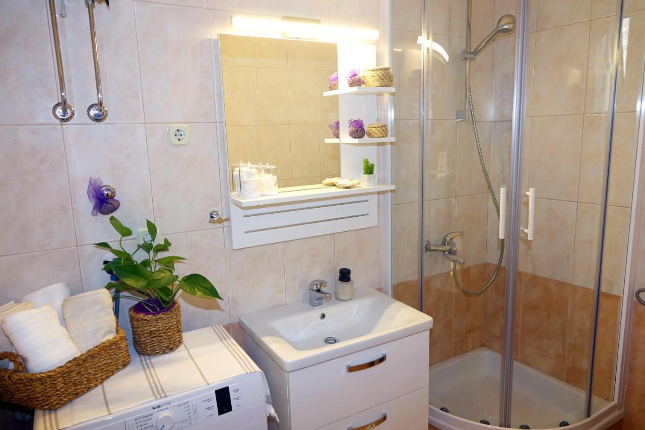 Two-Bedroom Apartment In The Centre Makarska Exterior foto